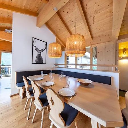 Chalet Luxurious With Sauna In Koenigsleiten