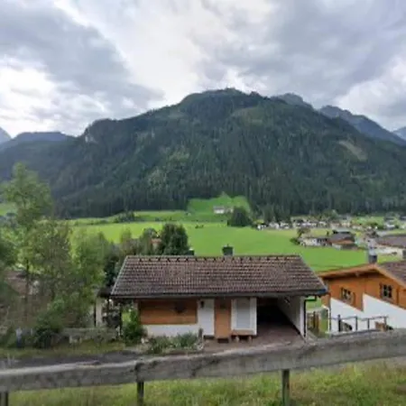 Chalet Luxurious With Sauna In Koenigsleiten Wald im Pinzgau